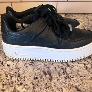 Nike Black and White Sneakers for Everyday Comfort